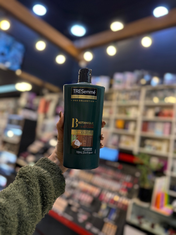 شامپو بوتانیک ترزمه حجم ۷۰۰ میل تغذیهکننده موها با روغن نارگیل و آلوئهورا – تقویت و مرطوبکننده