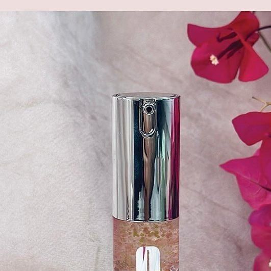 مرطوب کننده دور چشم کلینیک