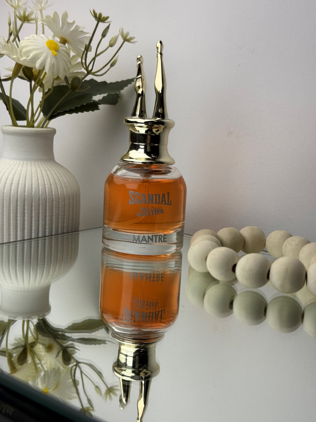 عطر جیبی زنانه رایحه اسکندل برند مانتره حجم 25 میل