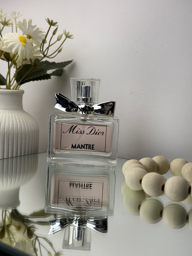 عطر جیبی زنانه رایحه میس دیور برند مانتره حجم 25 میل