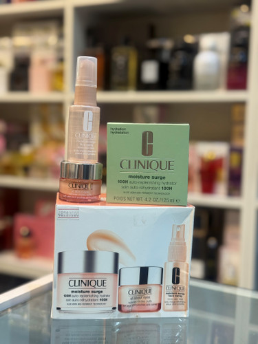 محصولات مراقبت پوست کلینیک در بسته بندی مسافرتی