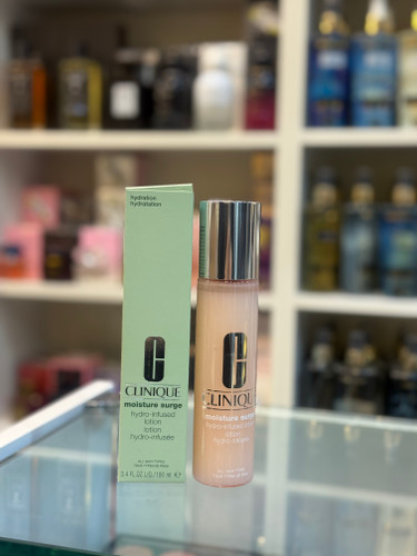 لوسیون آبرسان و مرطوبکننده کلینیک Moisture Surge با بافت سبک و جذب سریع