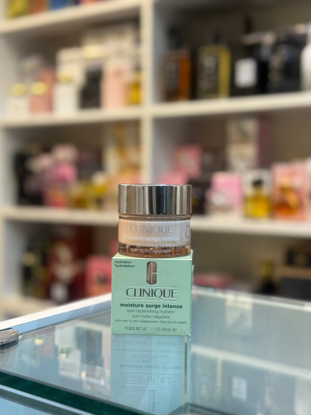 کرم آبرسان ۷۲ ساعته کلینیک Moisture Surge حجم ۵۰ میل با بافت ژلی سبک