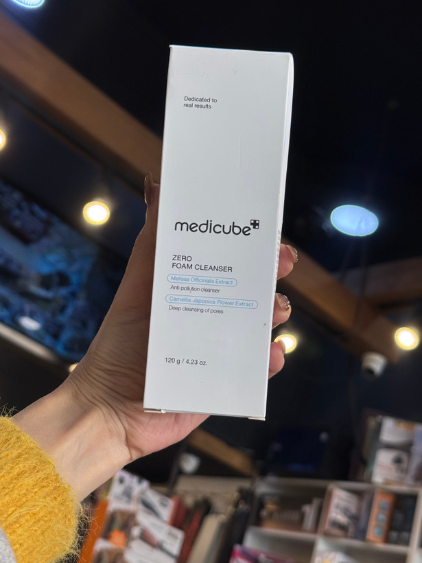 فوم شستشوی صورت مدیکیوب Zero با فرمول تخصصی کنترل چربی و ضدجوش