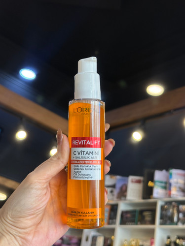 ژ ل شستشوی صورت لورآل Revitalift حاوی ویتامین C و سالیسیلیک اسید