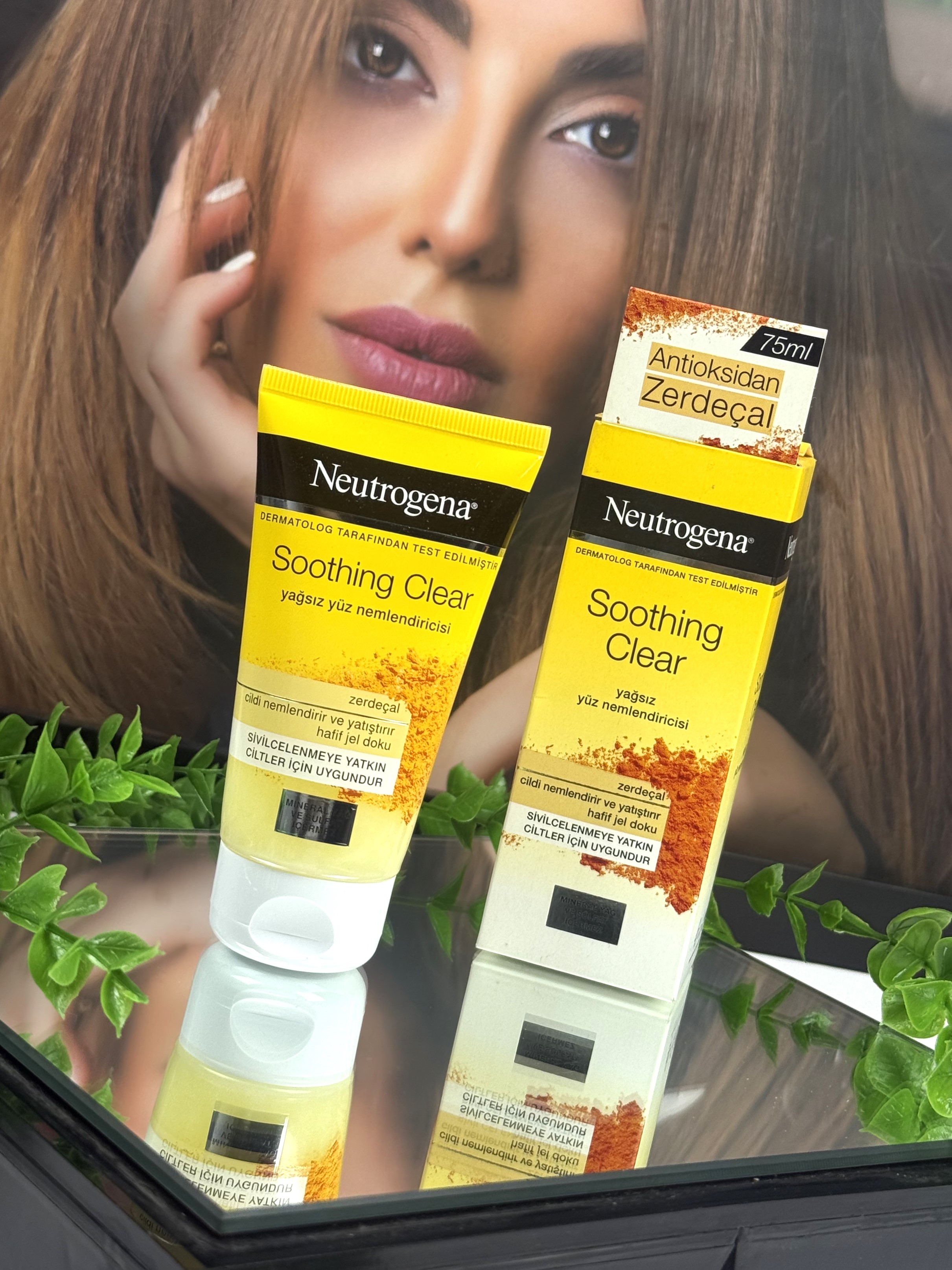 کرم مرطوب کننده و آبرسان زردچوبه نوتروژینا مدل Soothing Clear